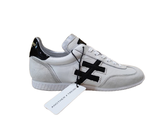 SNeakers Iconic II flat white/black - ANOTHER TREND